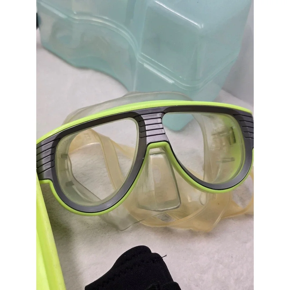 US Divers Compro Fins Sherwood Boots Snorkel Mask Gloves Set Neon Yellow Size 8